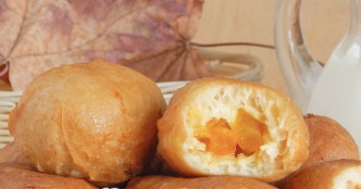 Fried sourdough pies with jam
