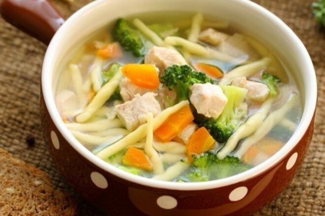 Diet chicken soup with broccoli