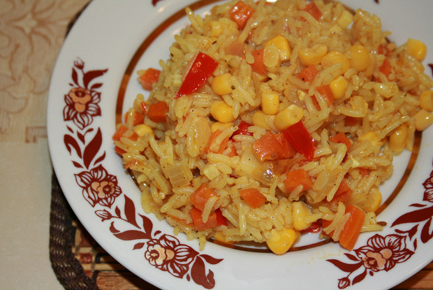 Rice with vegetables and canned corn