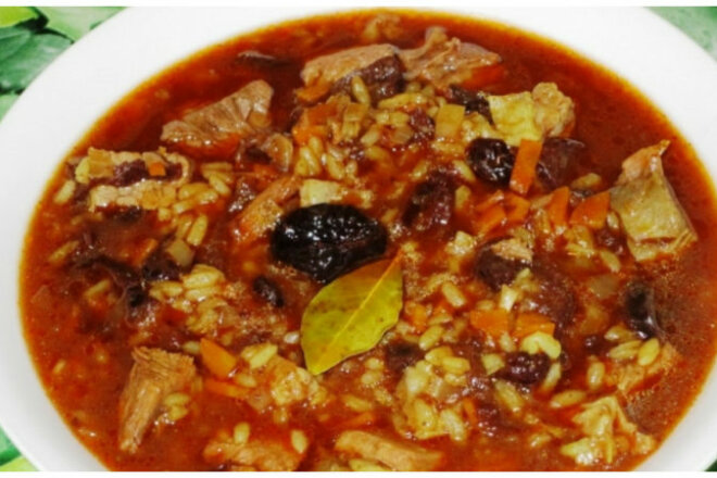 Chicken kharcho with rice and prunes
