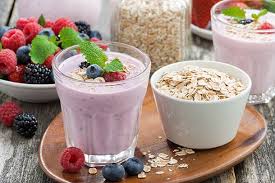 Berry and oatmeal smoothie