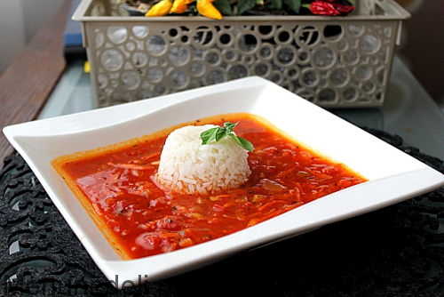Thick tomato soup with rice