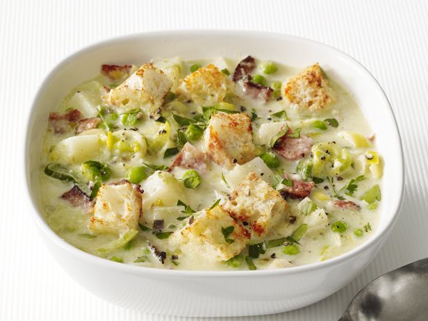 Onion soup with potatoes and bacon