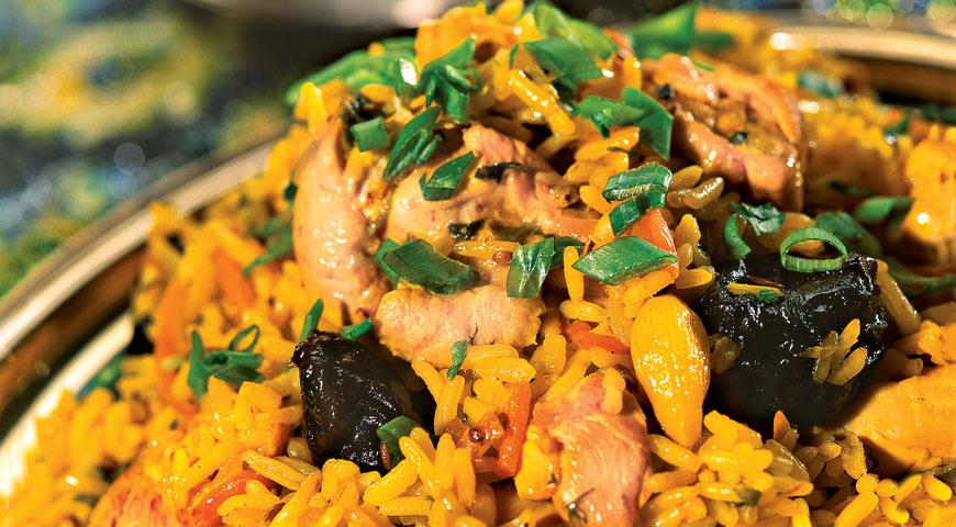 Pilaf with chicken and prunes