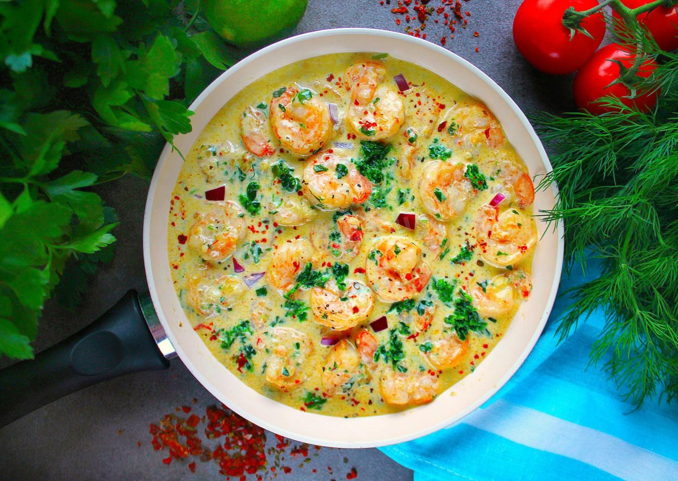 SHRIMPS IN CREAMY GARLIC SAUCE WITH CHEESE
