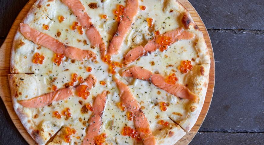 Pizza with lightly salted salmon