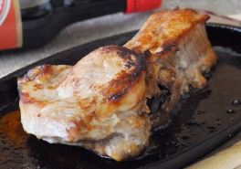 Stuffed pork leg in fruit sauce