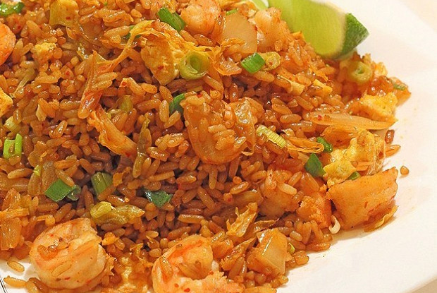 Classic Cantonese Fried Rice with Chicken and Shrimps