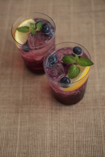 Blueberry and parsley drink