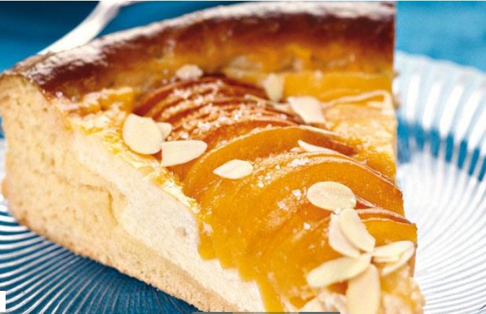 Pie with Cottage Cheese and Apricots