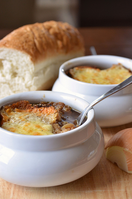 Onion soup with cheese croutons in pots in Irish style