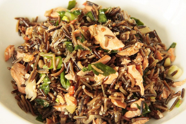 Spicy salmon with wild rice