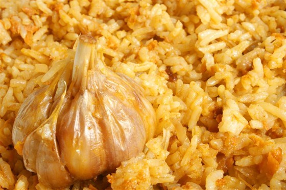 White rice with garlic