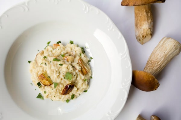 A simple recipe for risotto with mushrooms