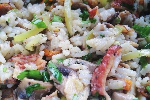 Rice with vegetables in Tabasco sauce, herbs and fried bacon