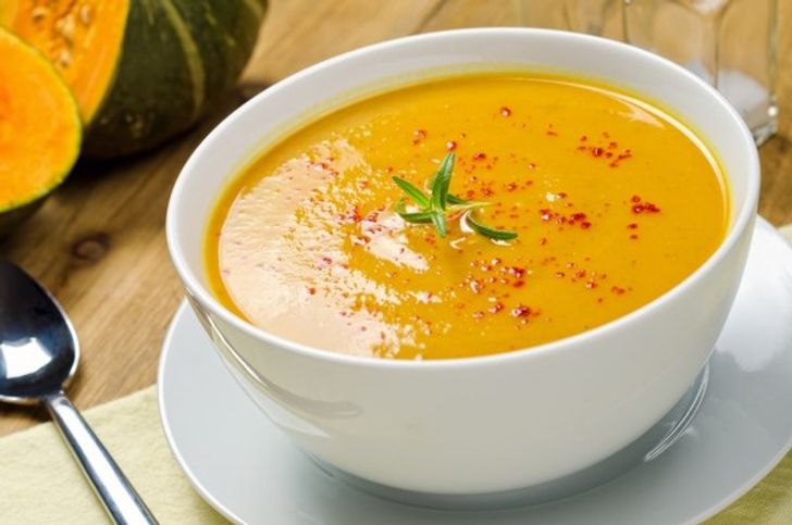 Pumpkin soup with red pepper