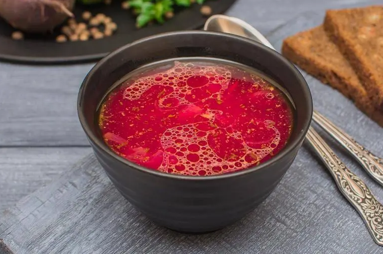 Lean borsch with mushrooms and prunes
