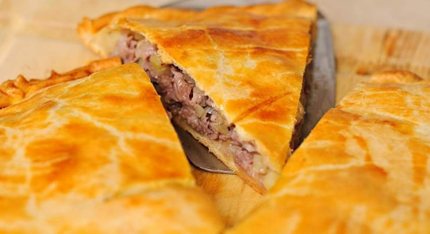 Autumn pie with pork