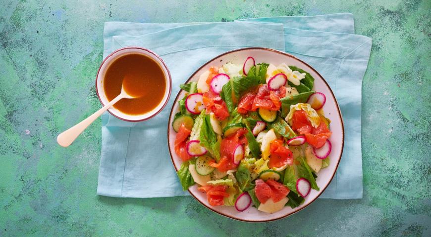 Salmon salad with sea buckthorn dressing