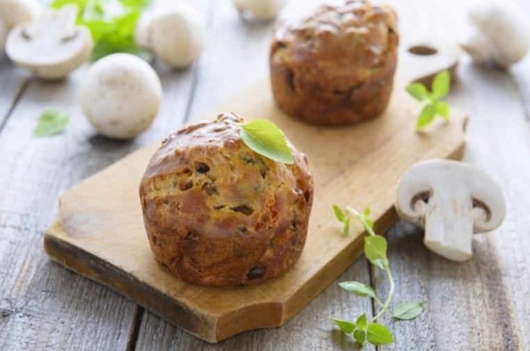 Muffins with chicken and mushrooms