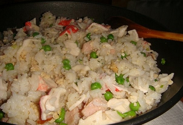 Shanghai style fried rice with crab meat