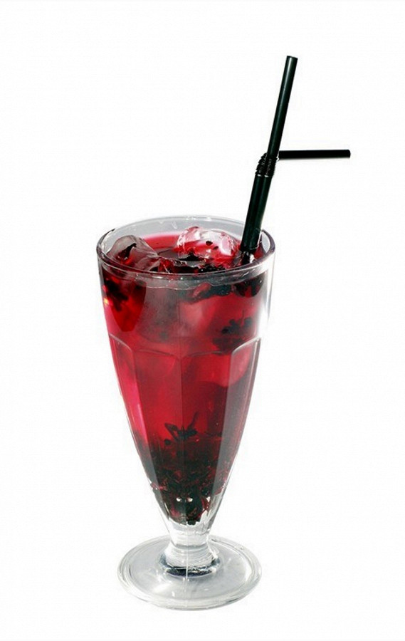 Punch with currants, cranberries, vodka and rose wine