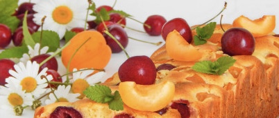 Curd mannik with cherries and apricots