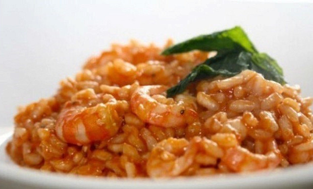 Rice with shrimps in teriyaki sauce