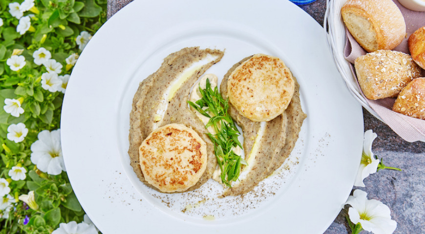 Pike cutlets with truffle puree