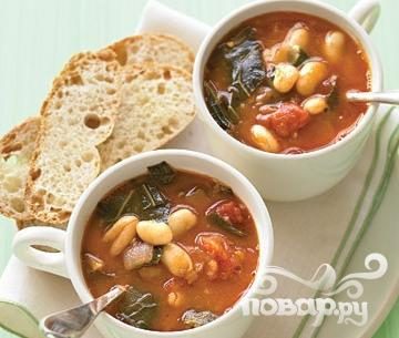 Minestrone soup with collard greens and white beans