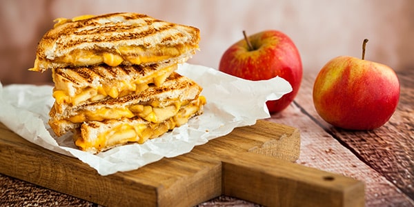 Light cheese and apple sandwich