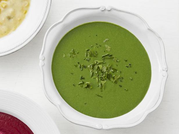 Cream soup with spinach