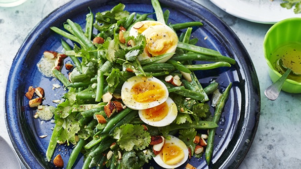 Bean salad with egg