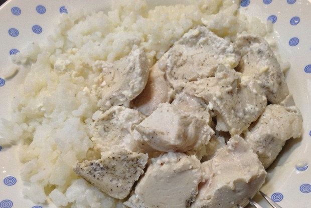 Chicken in sour cream with rice