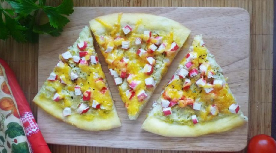 Pizza with zucchini and crab sticks