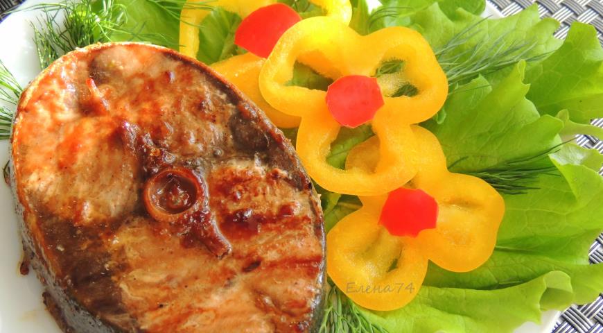 Grilled tuna in spicy sweet marinade