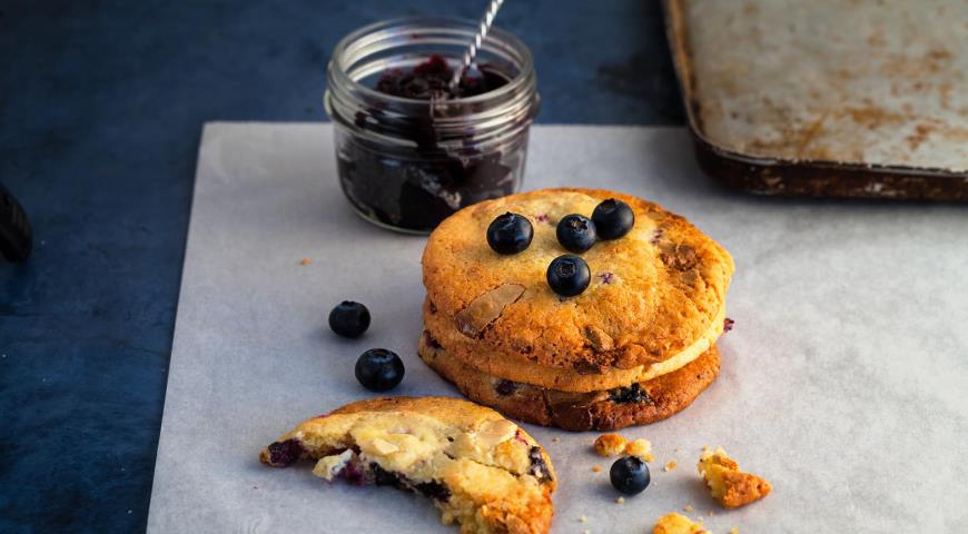 Best Blueberry Cookies with White Chocolate and Cream Cheese