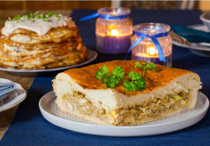 Large Pie with Stewed Cabbage and Eggs