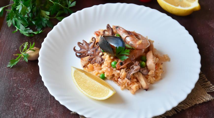 Paella with chicken and seafood