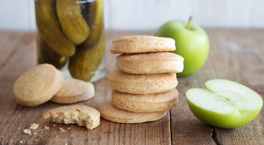 Cookies made from unleavened dough on cucumber brine