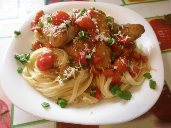 Spaghetti in soy-honey sauce