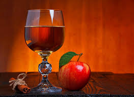 Apple cider with red wine and cinnamon