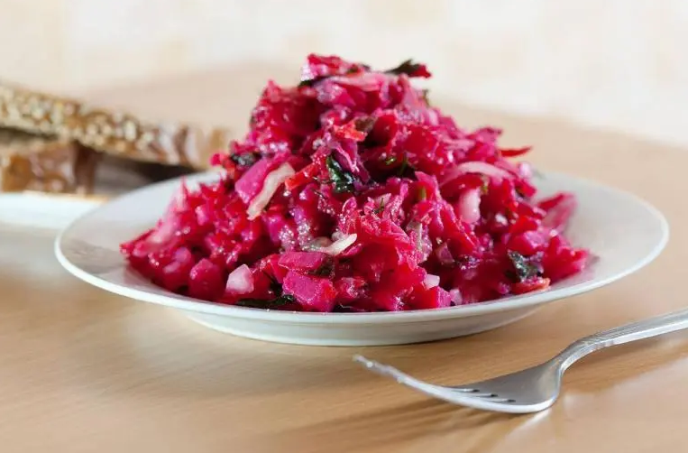 Lean salad with beets