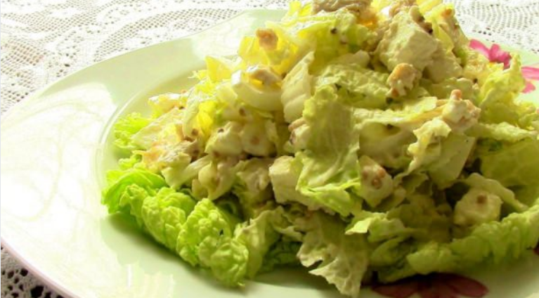 salad with Chinese cabbage and chicken