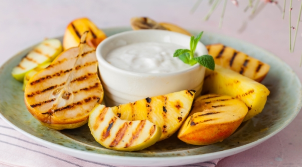 Baked Fruits with Yoghurt Sauce