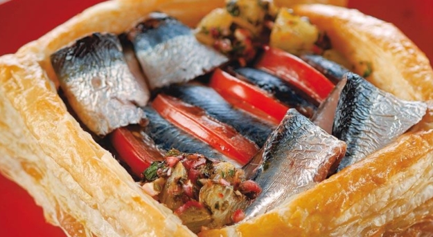 Pie with Sardines and Lemon Chermula