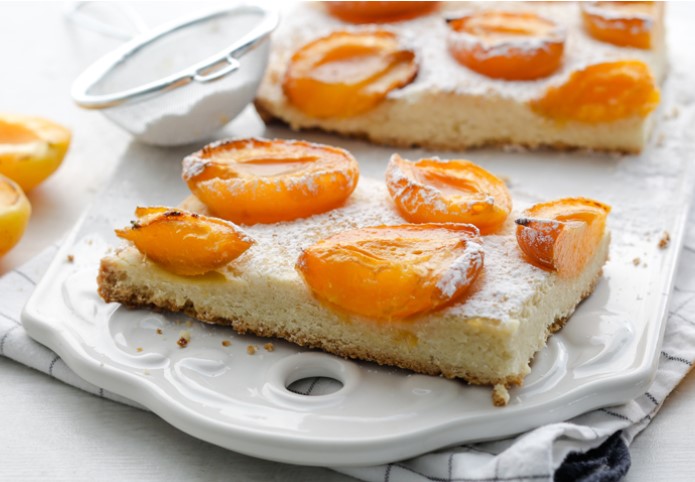 Sand Cake with Apricots