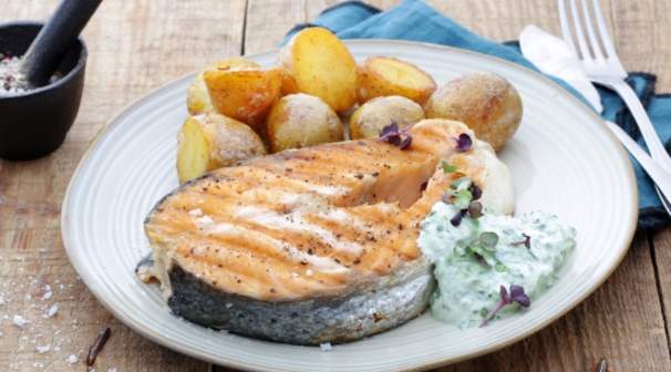 Grilled Salmon with Yoghurt and Herb Sauce