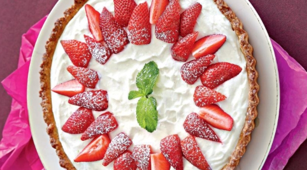 Tart with Strawberries and Curd-yoghurt Filling