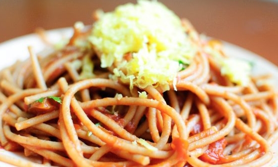 Spaghetti with Basil and Tomatoes